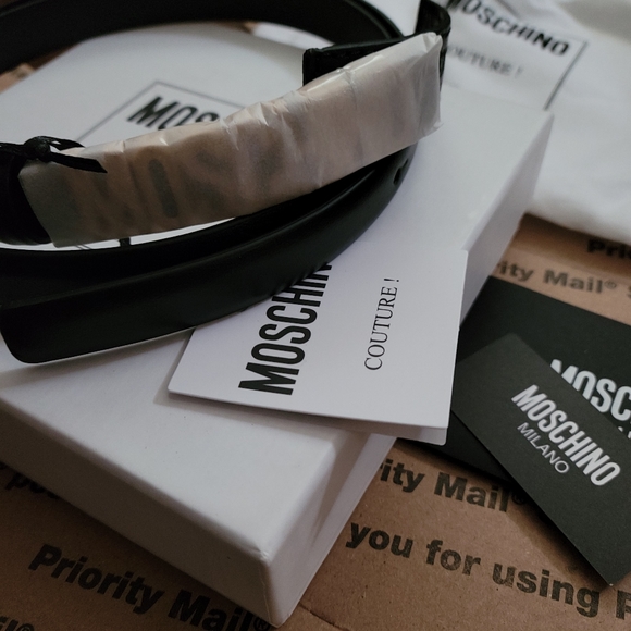 ⭐Moschino⭐- Women's Leather Logo Belt - Picture 10 of 15